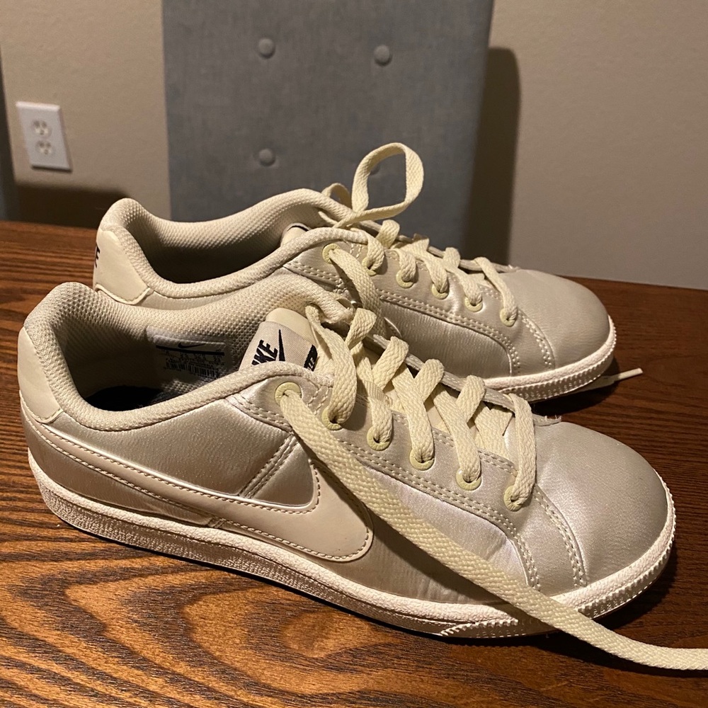 Nike court royale sneaker - gold